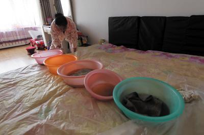 泽普楼上漏水，住户失联，小区没物管，业主维权难！律师来支招……